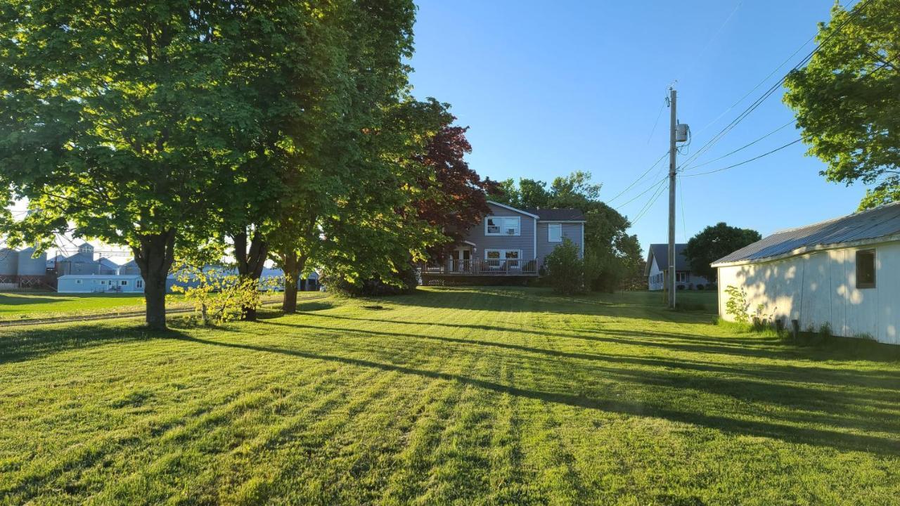 Small Town Bound Inn Montague Luaran gambar